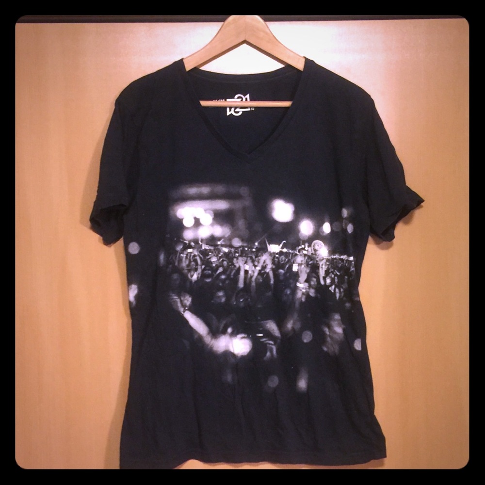 F21 COCHELLA GRAPHIC TEE